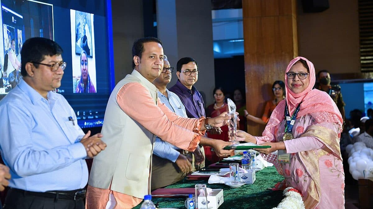 State-Level Classroom Innovations: Andhra Teacher Wins National Honour as Uttar Pradesh Unveils Learning Enhancement Programme